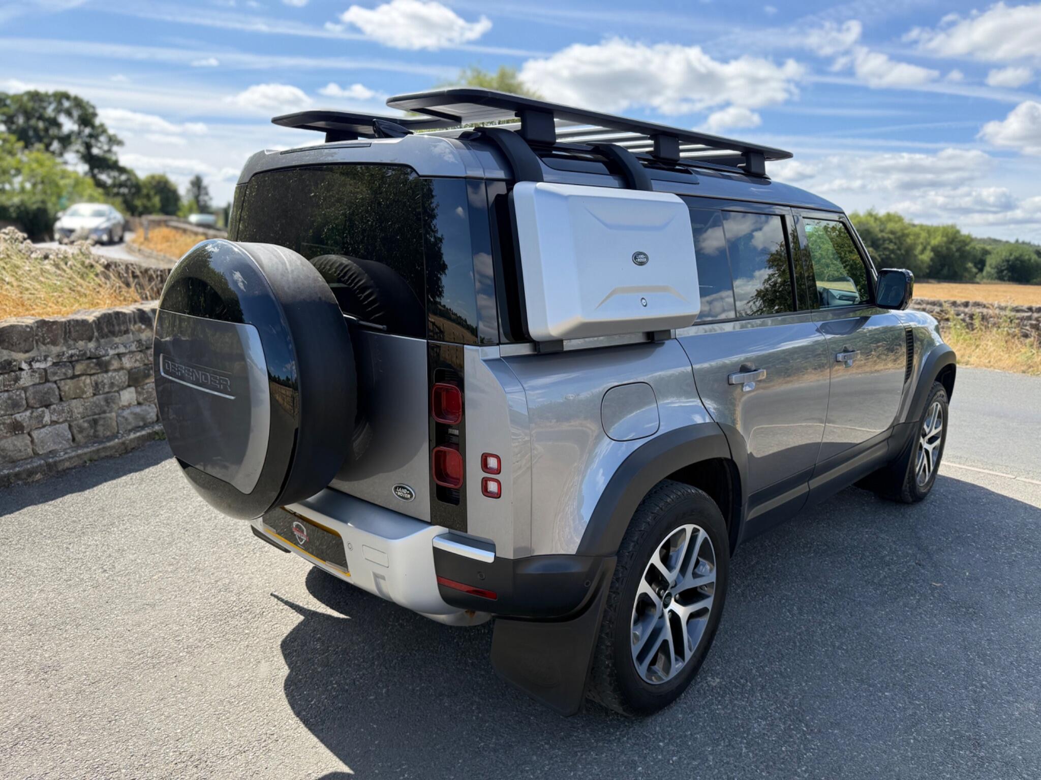 Land Rover Defender 110