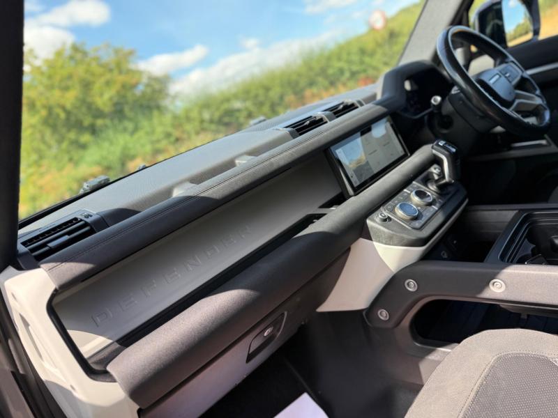 Land Rover Defender 110