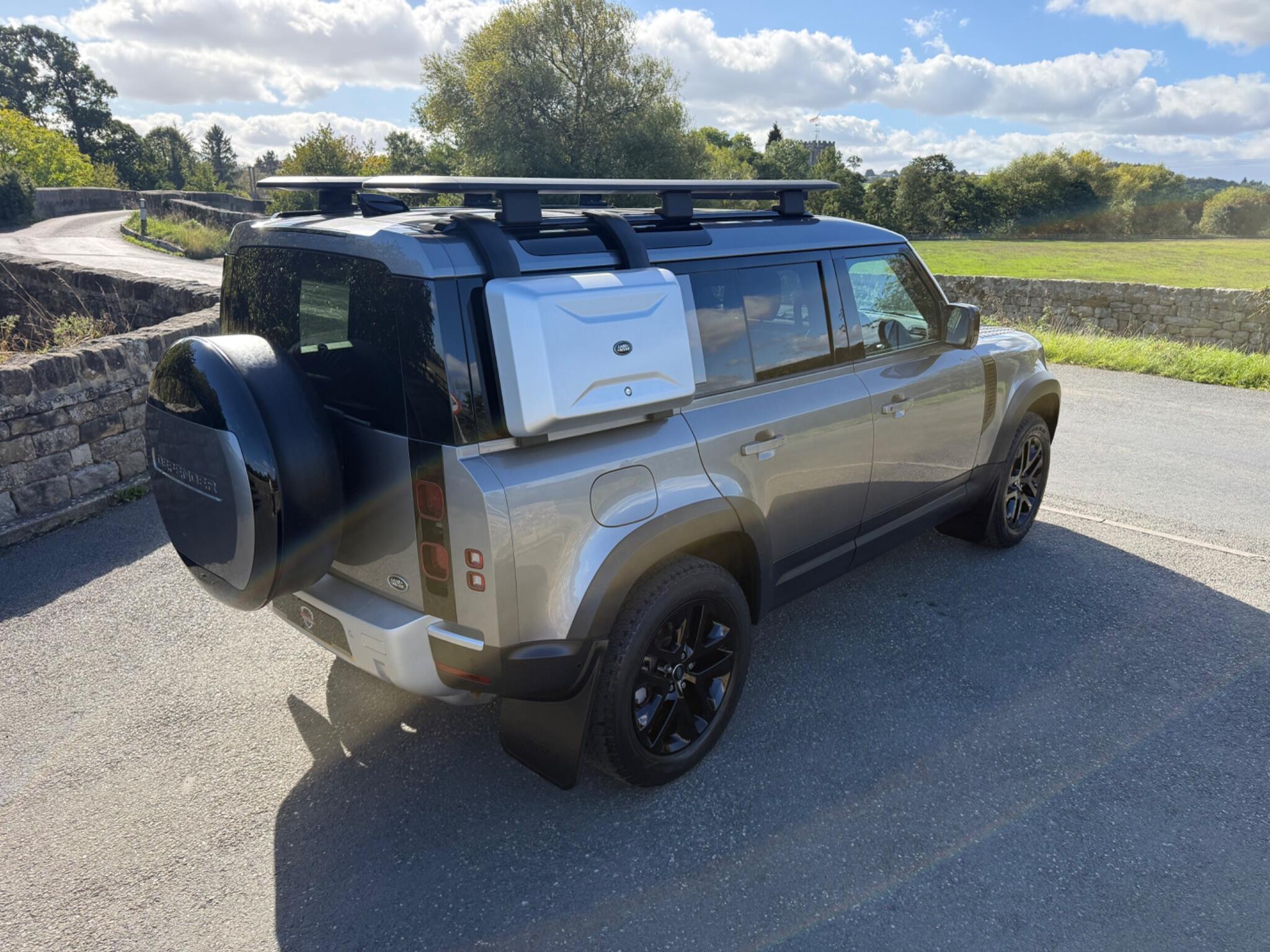 Land Rover Defender 110