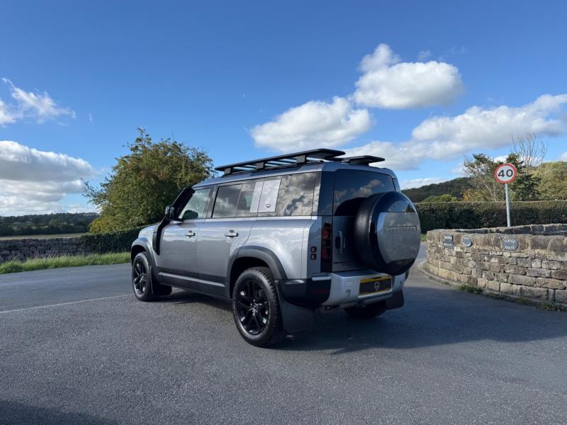 Land Rover Defender 110