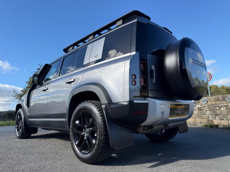 Land Rover Defender 110