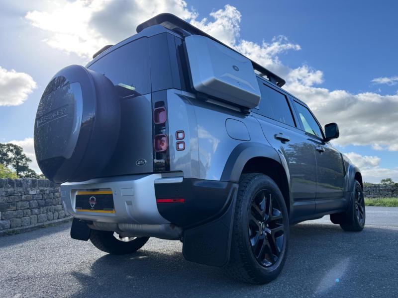 Land Rover Defender 110
