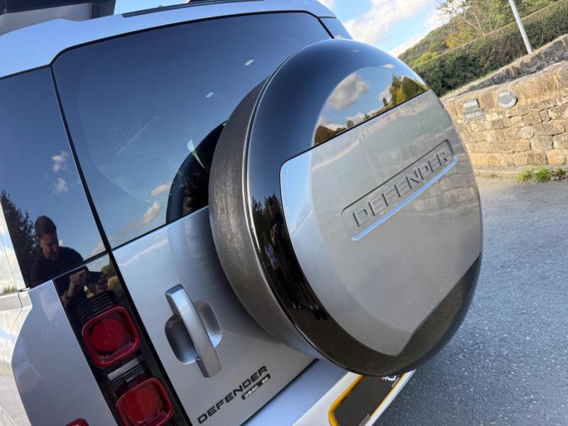 Land Rover Defender 110