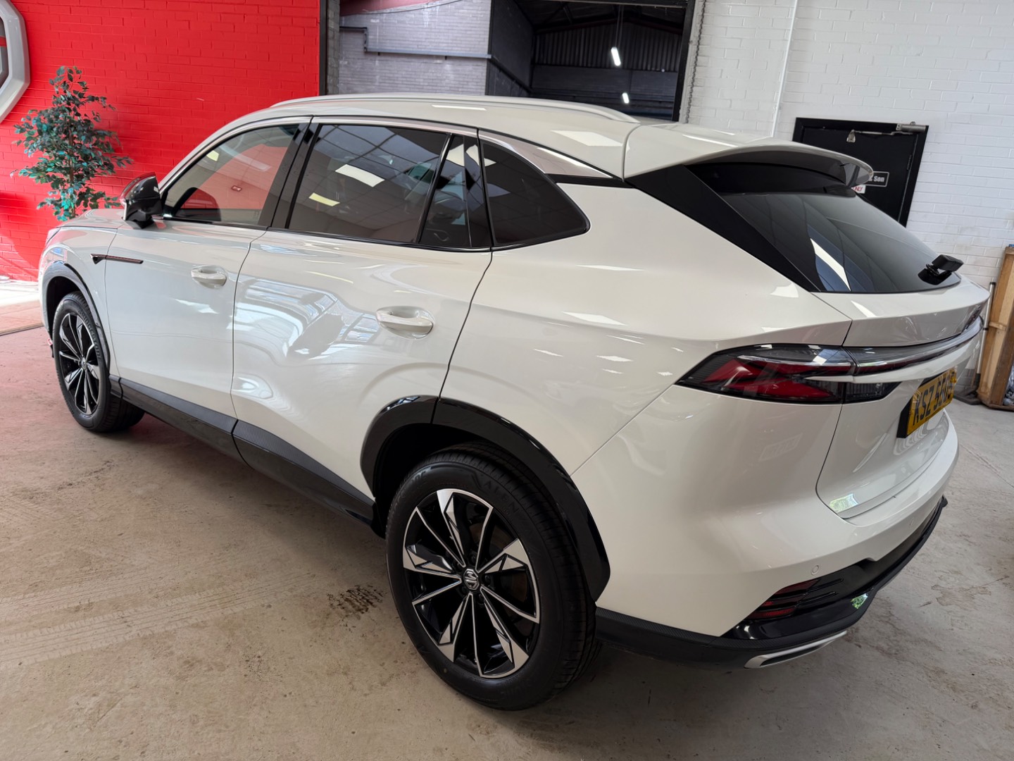 MG Motor UK HS
