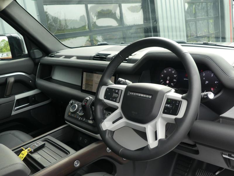 Land Rover Defender 110