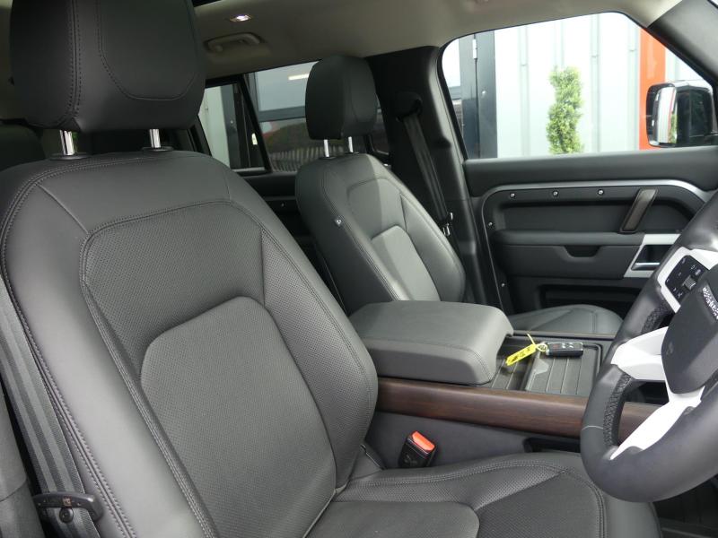 Land Rover Defender 110