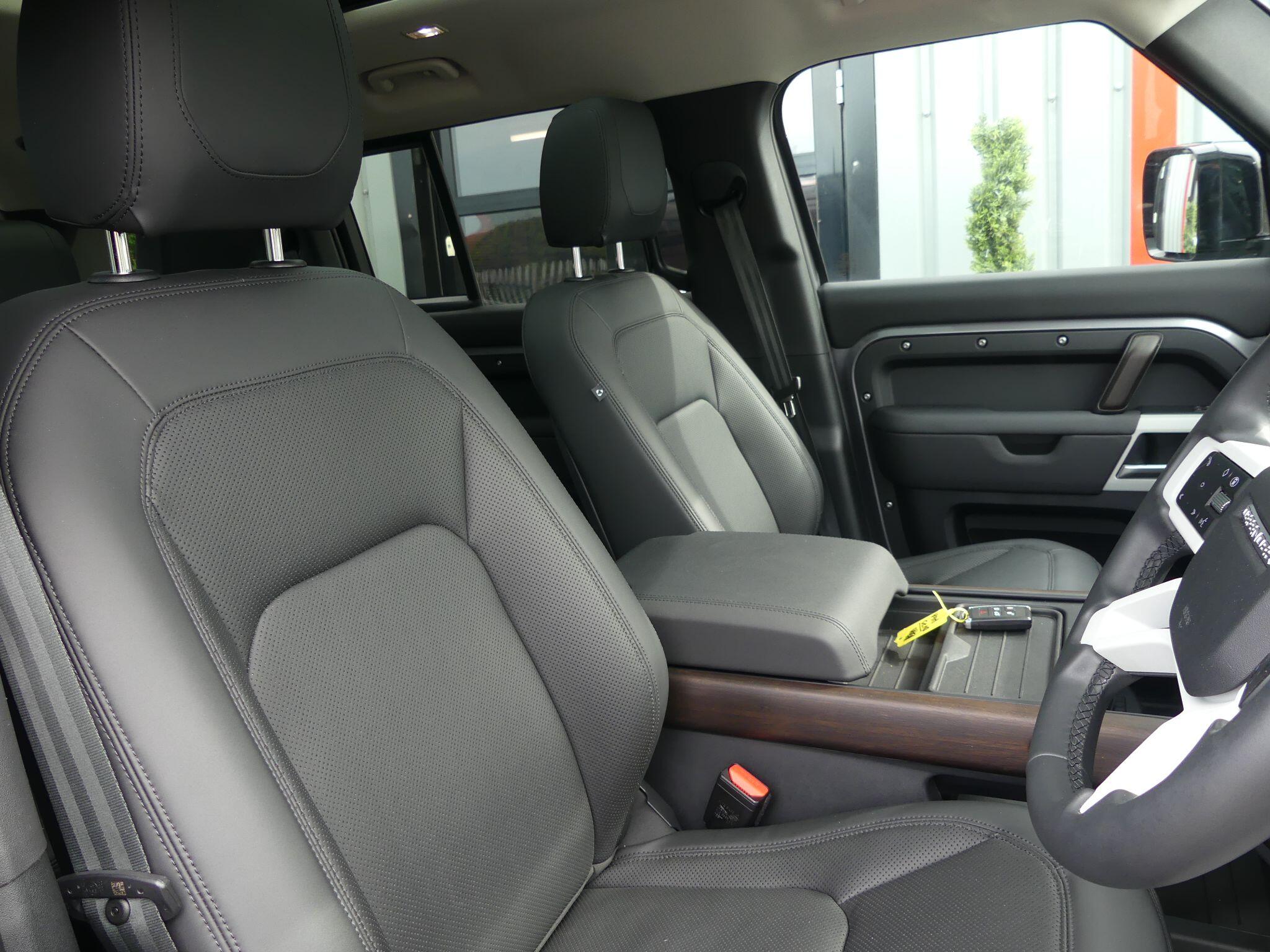 Land Rover Defender 110
