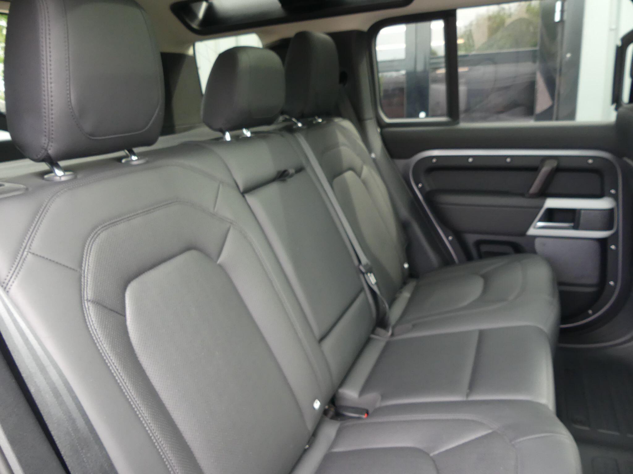 Land Rover Defender 110