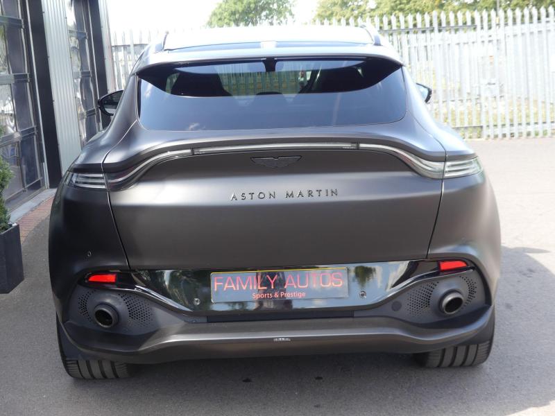 Aston Martin Dbx