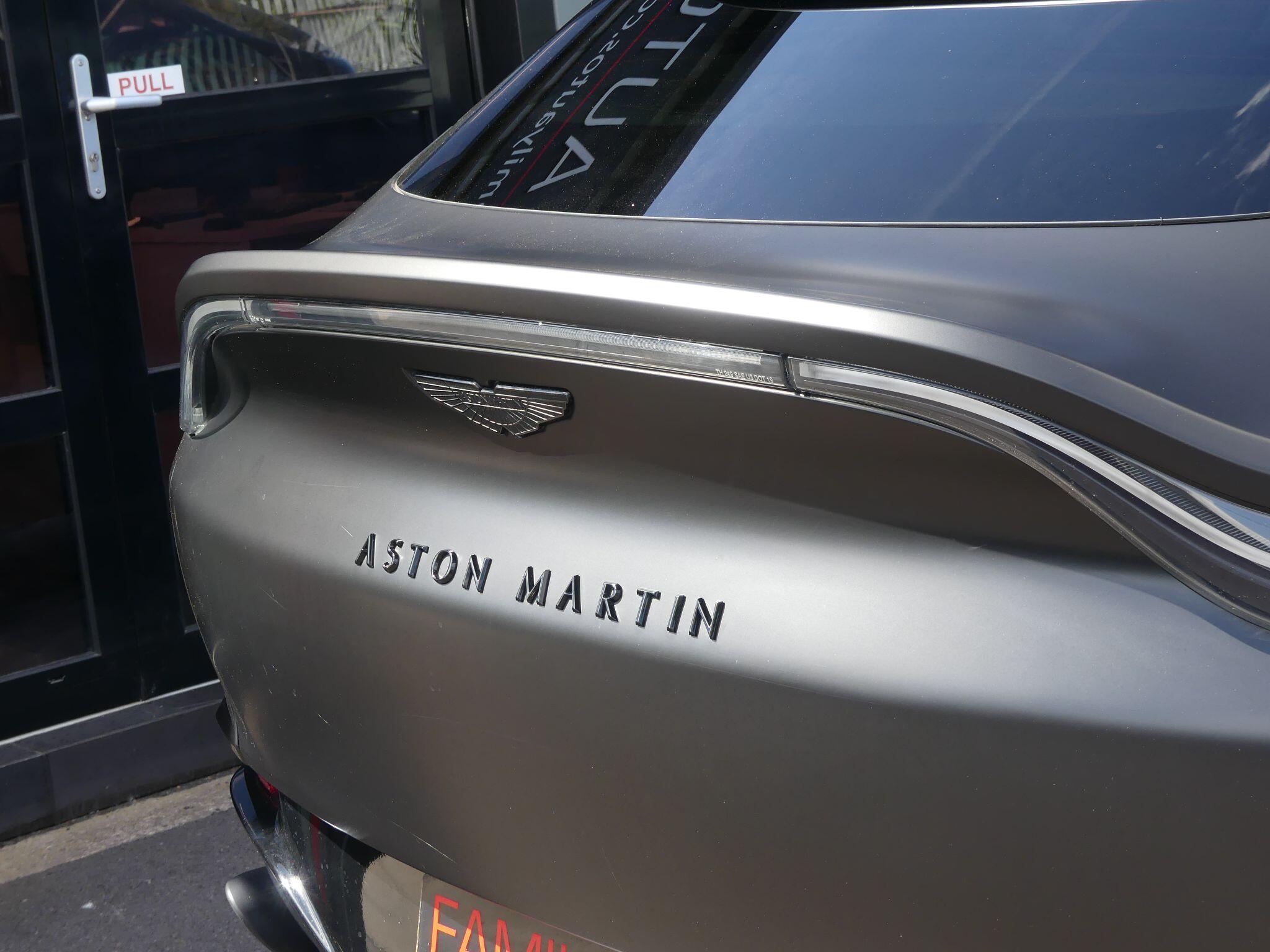 Aston Martin Dbx