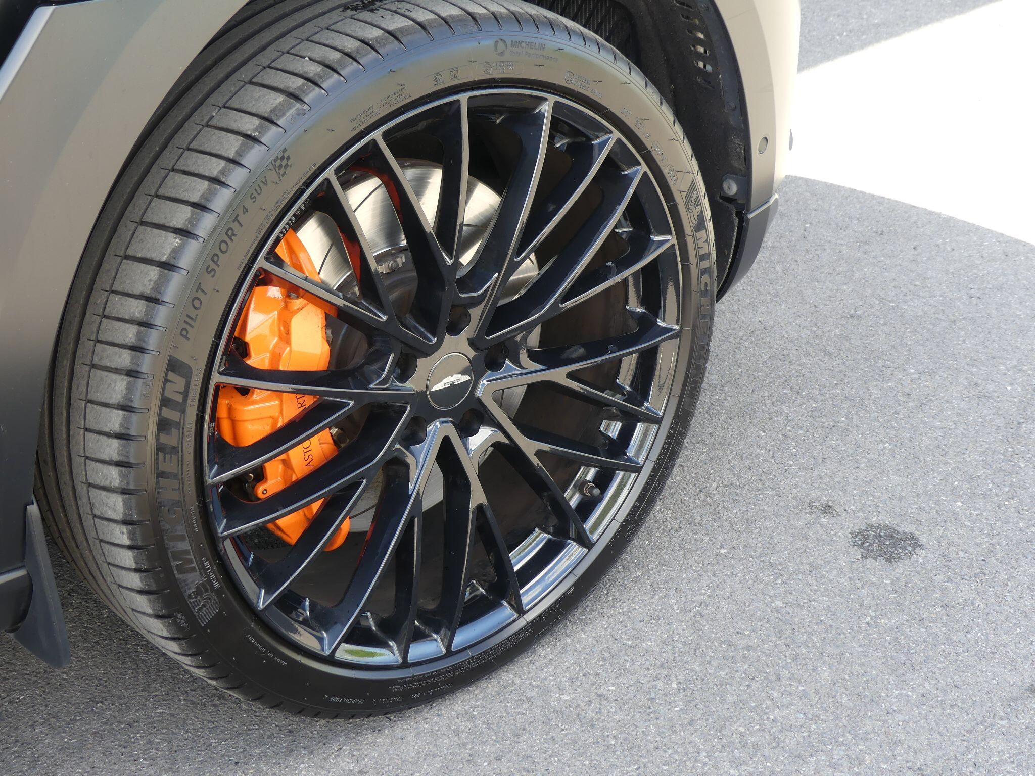 Aston Martin Dbx