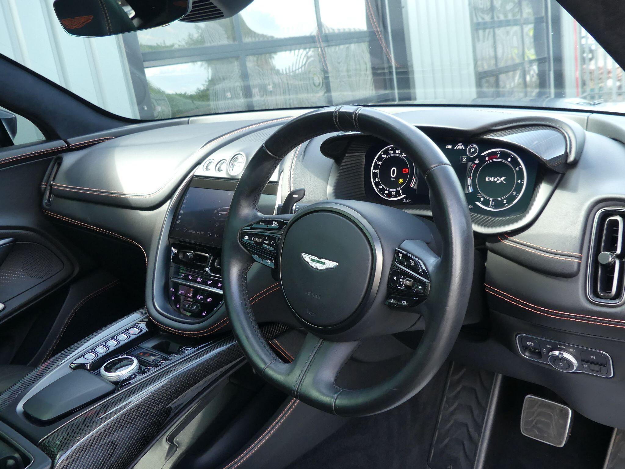 Aston Martin Dbx