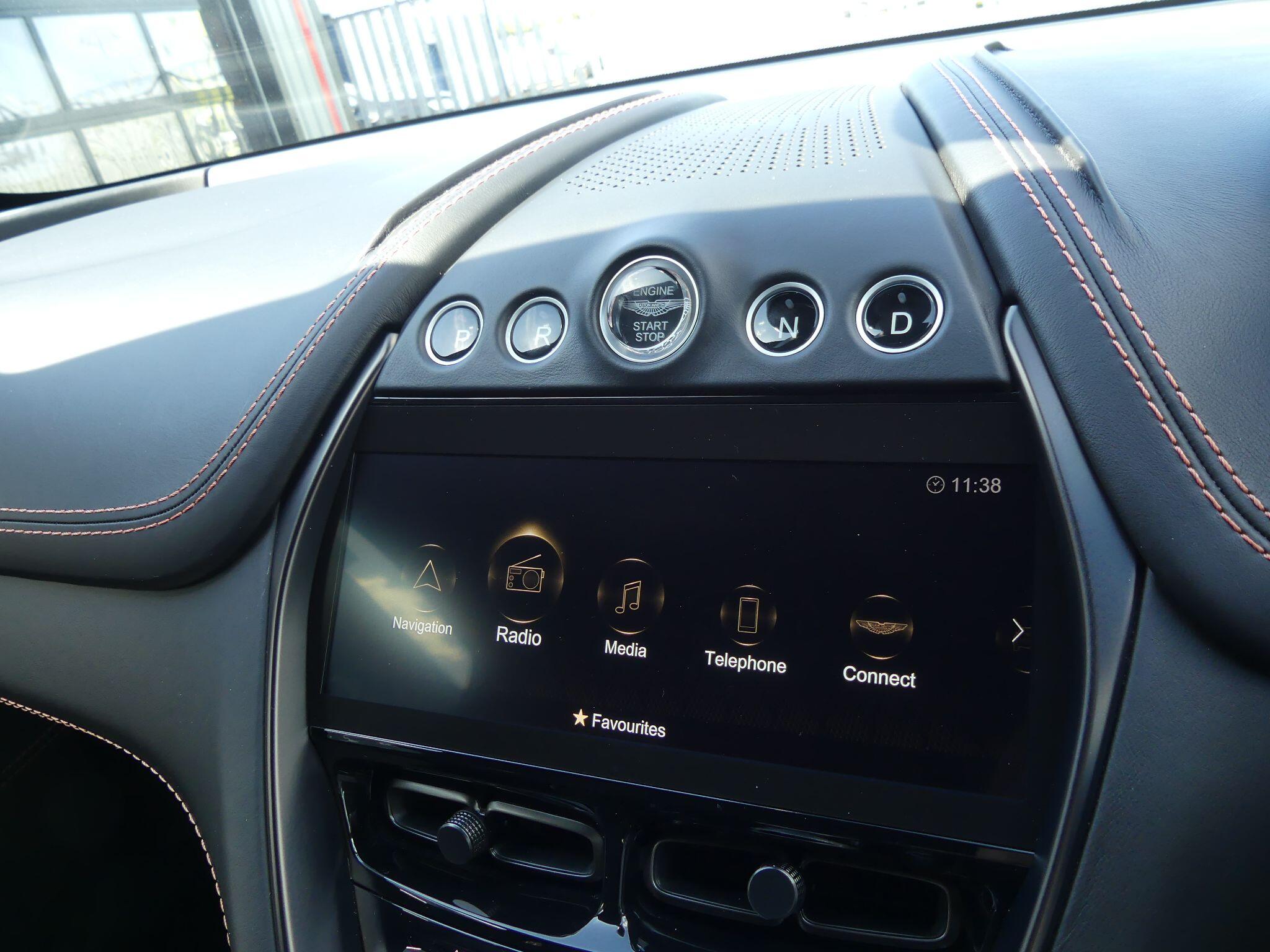 Aston Martin Dbx
