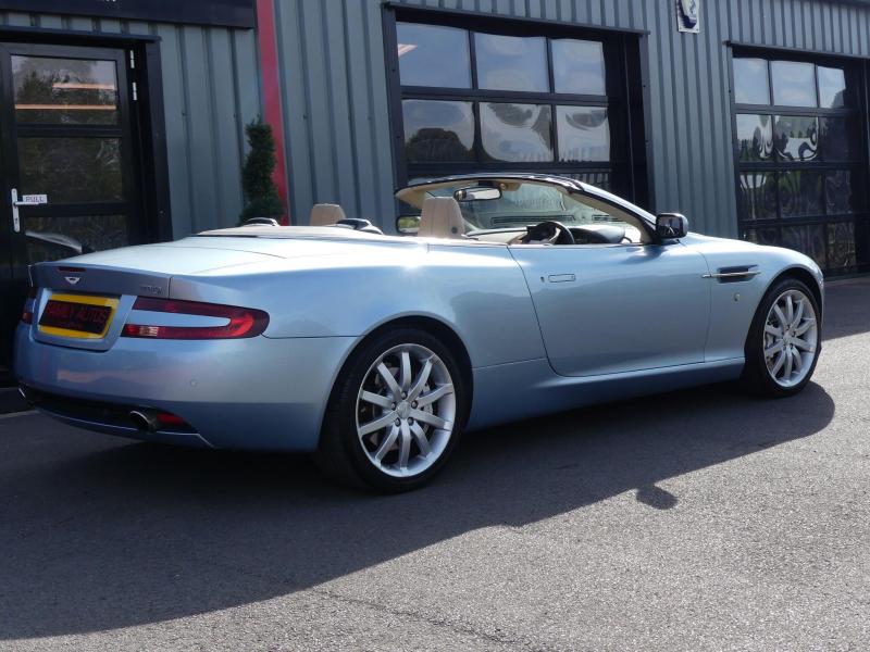 Aston Martin DB9