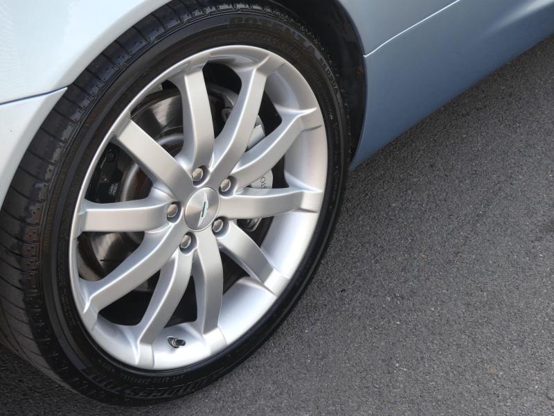 Aston Martin DB9