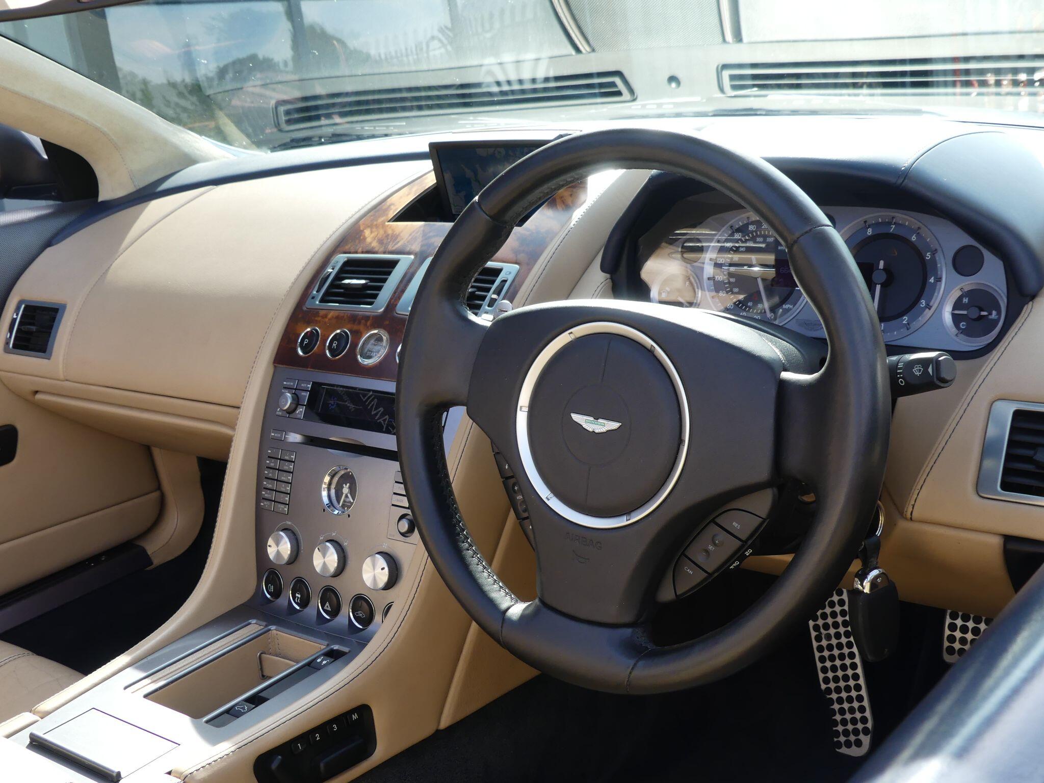 Aston Martin DB9