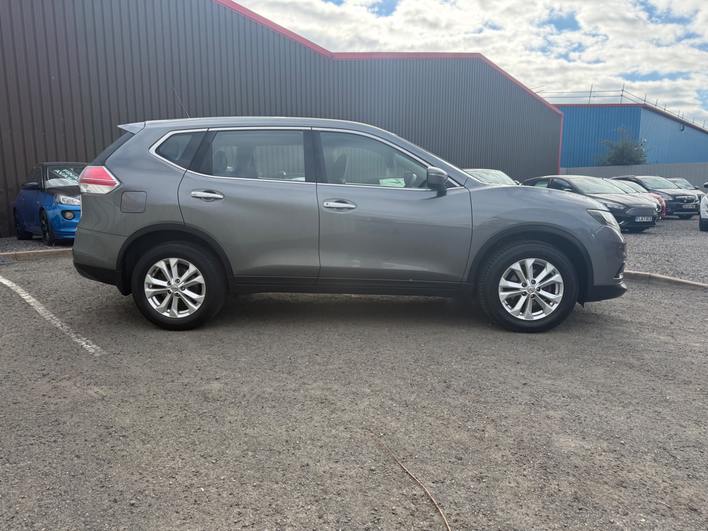 Nissan X-TRAIL