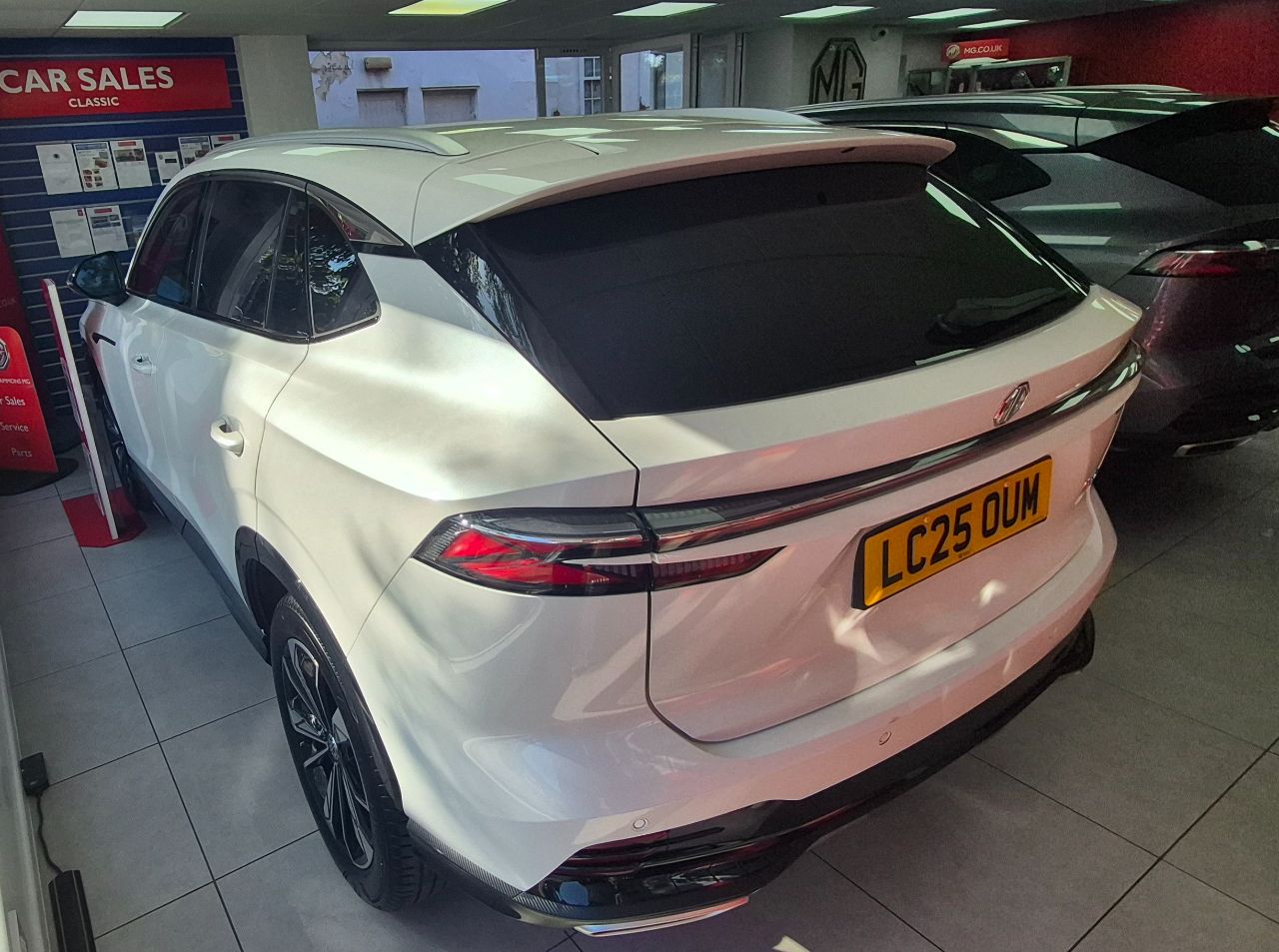 MG Motor UK HS