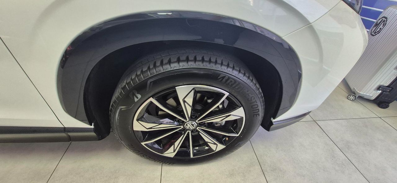 MG Motor UK HS