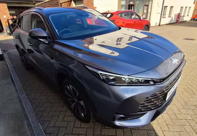 MG Motor UK HS