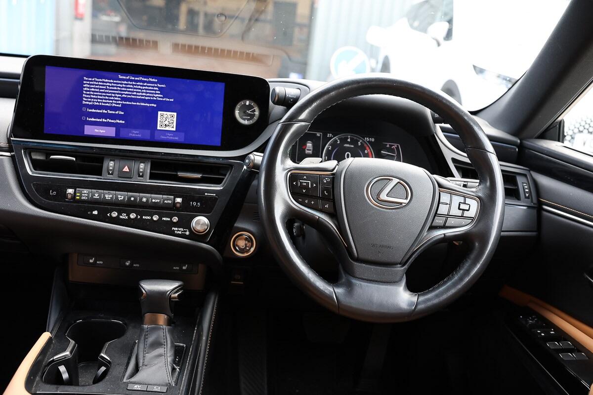 Lexus ES