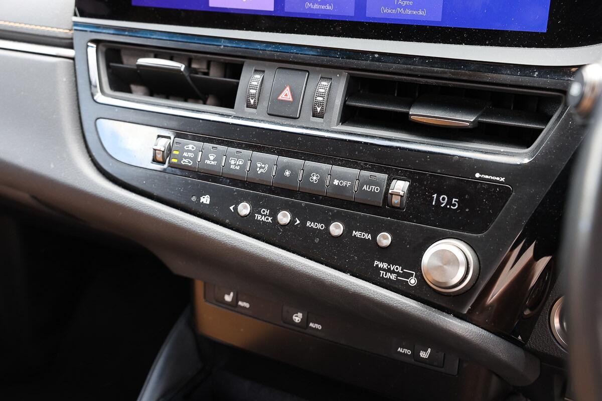 Lexus ES