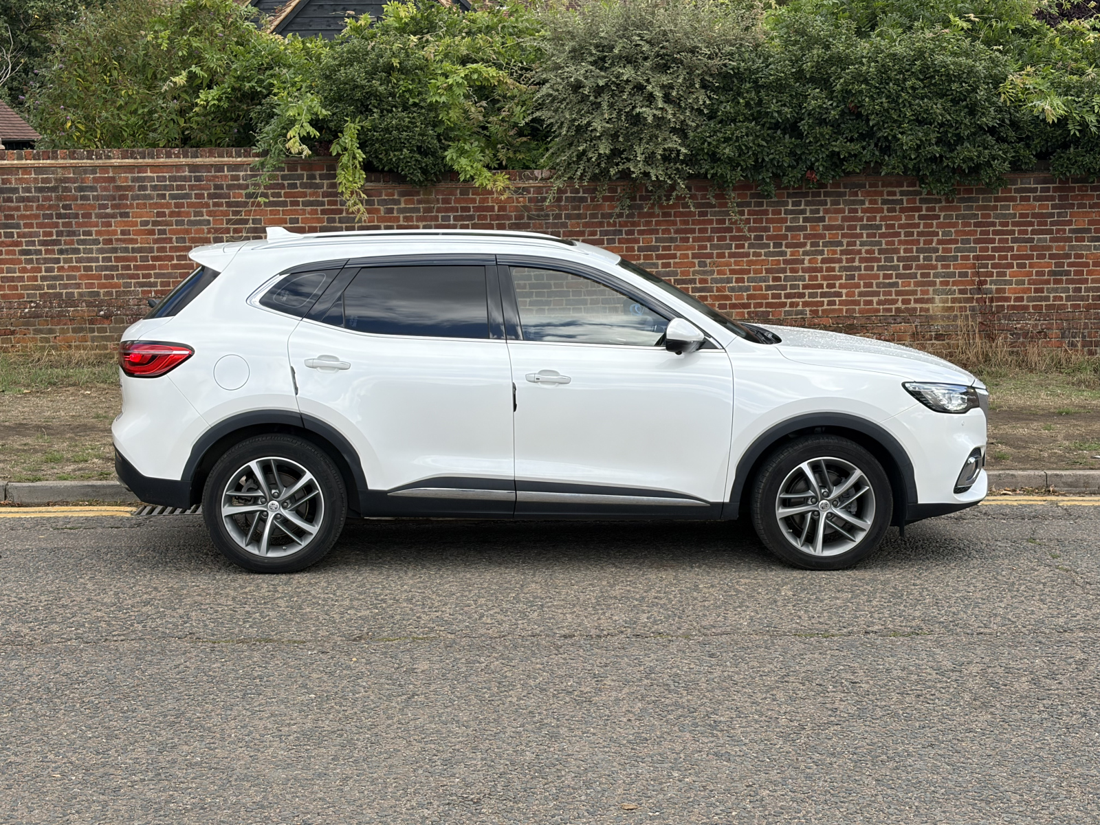 MG Motor UK HS