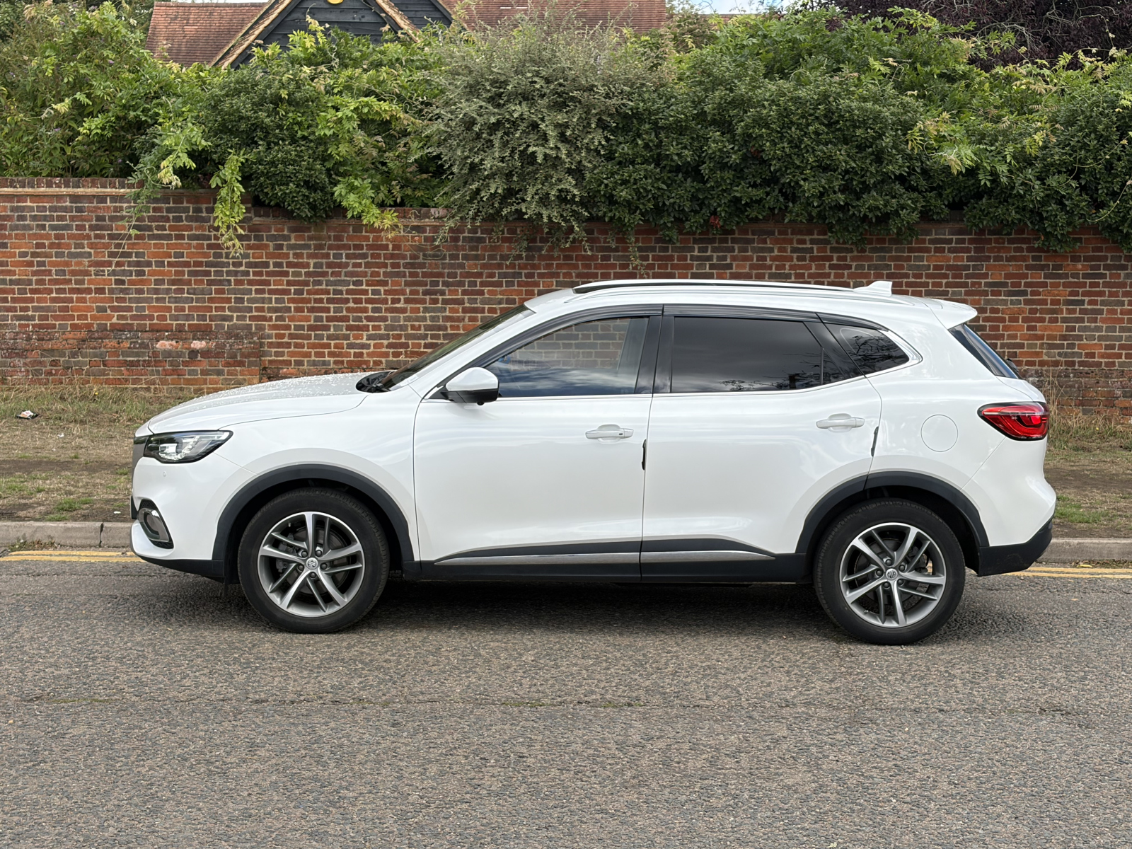 MG Motor UK HS