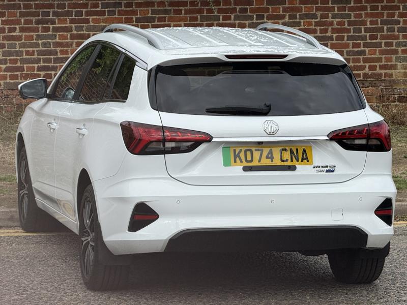MG Motor UK MG5