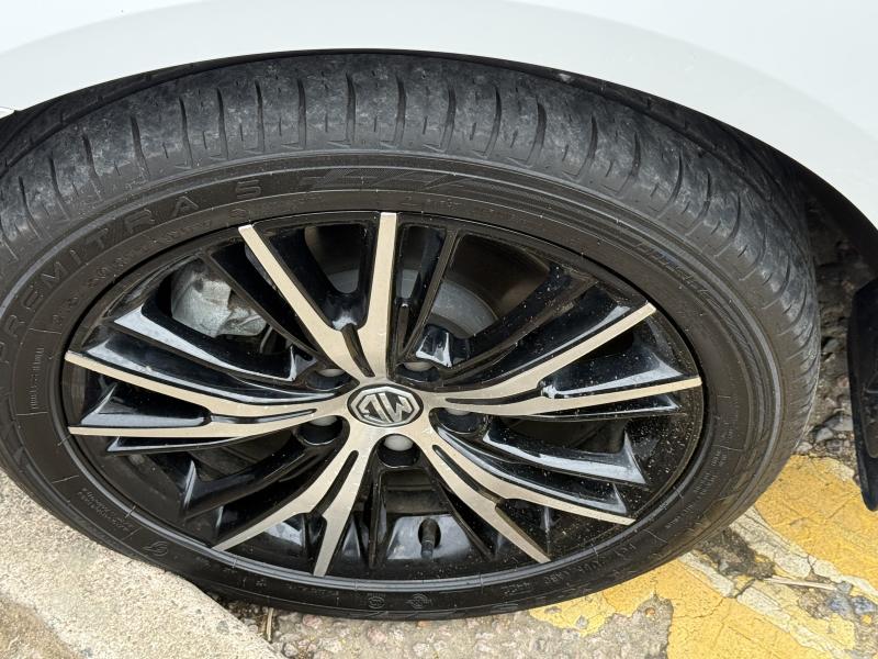 MG Motor UK MG5