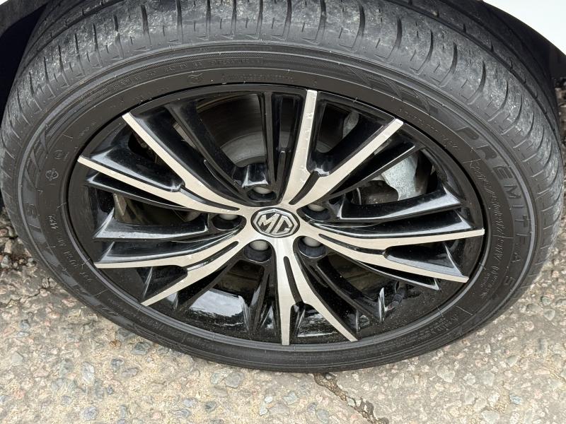 MG Motor UK MG5