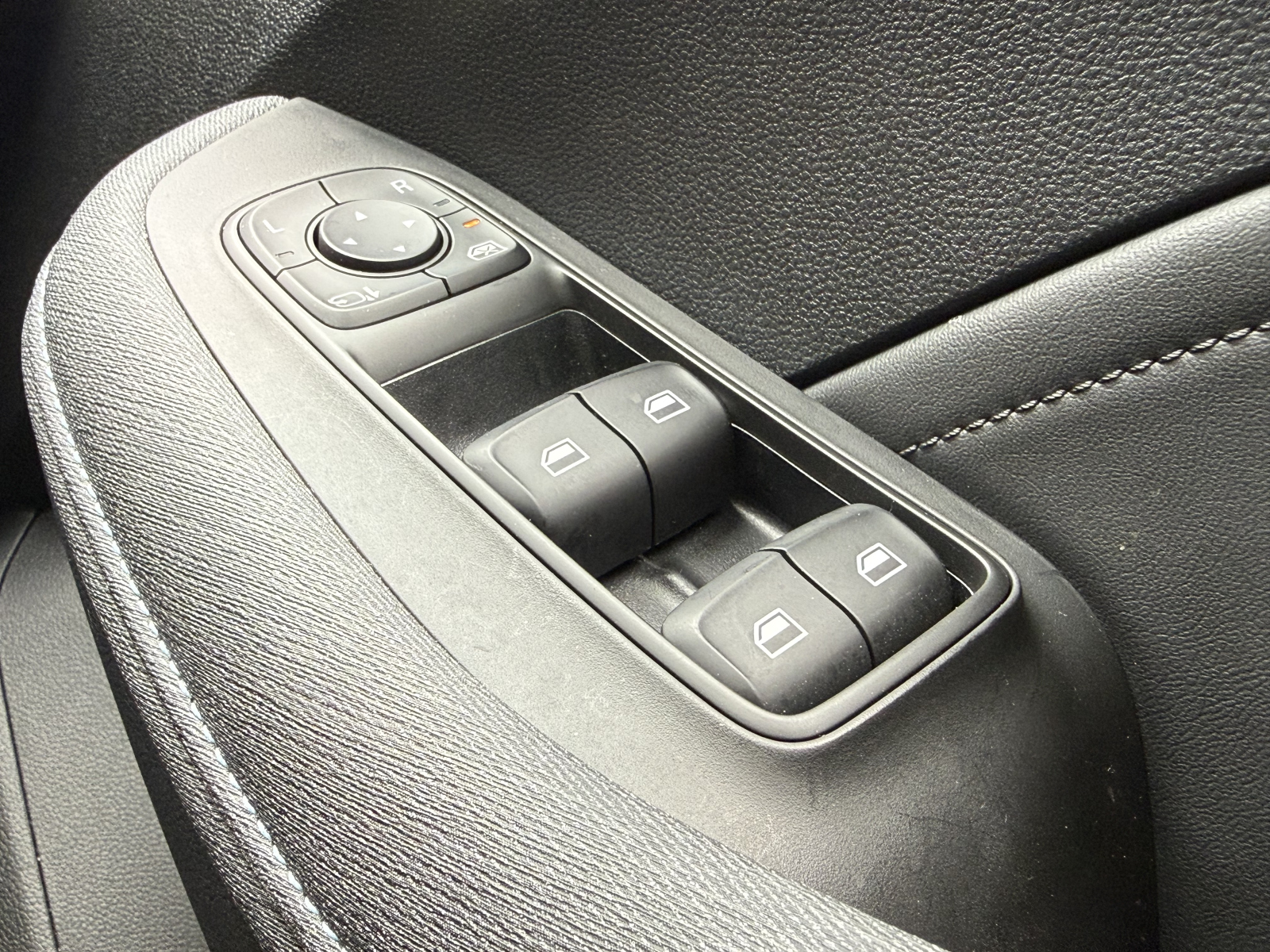 MG Motor UK MG5