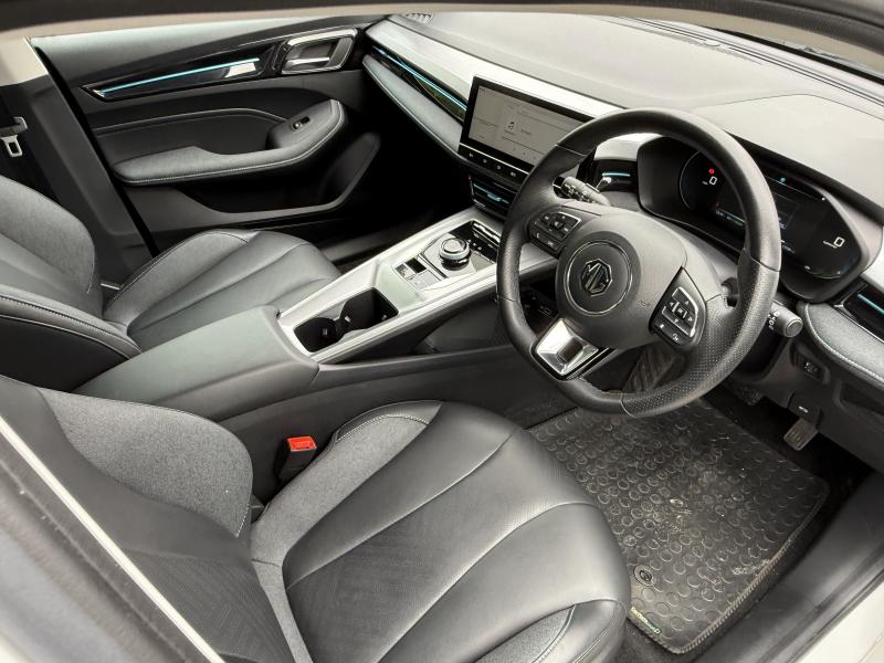 MG Motor UK MG5