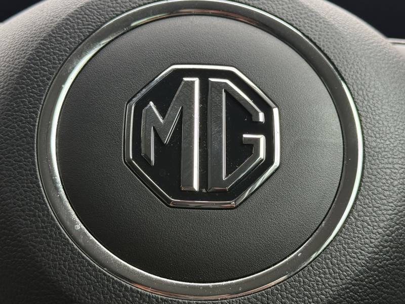 MG Motor UK MG5