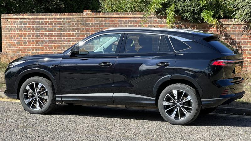 MG Motor UK HS