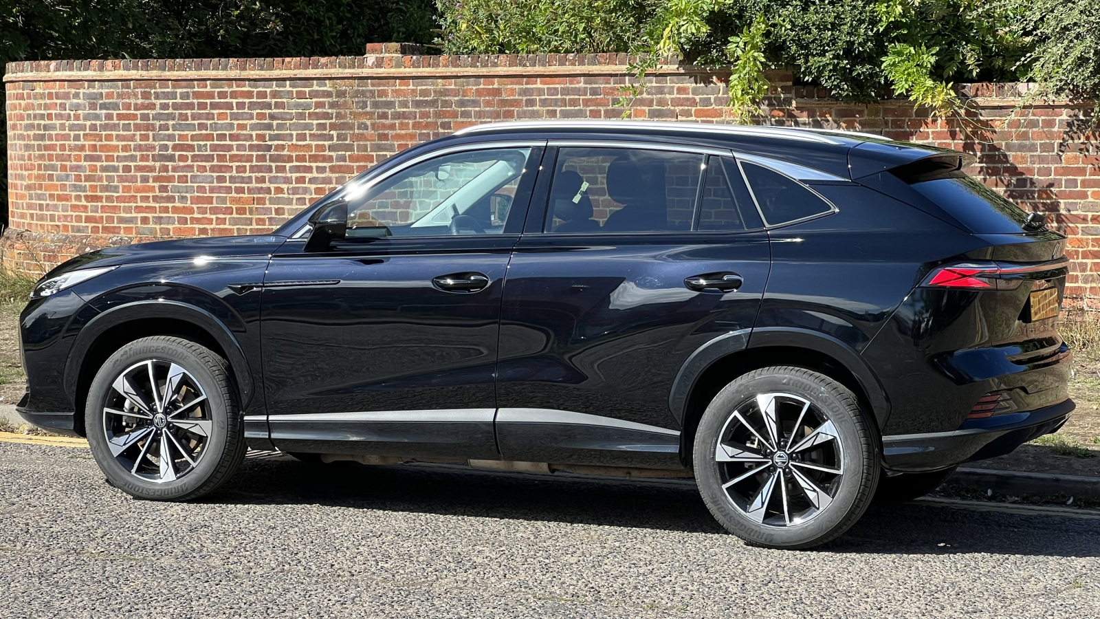 MG Motor UK HS