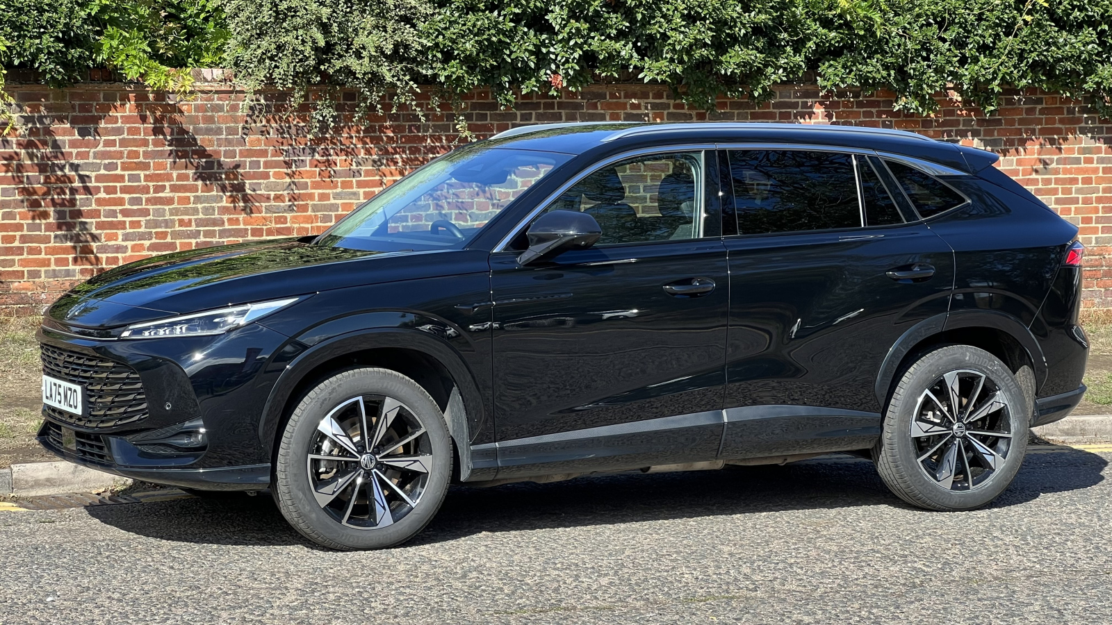 MG Motor UK HS