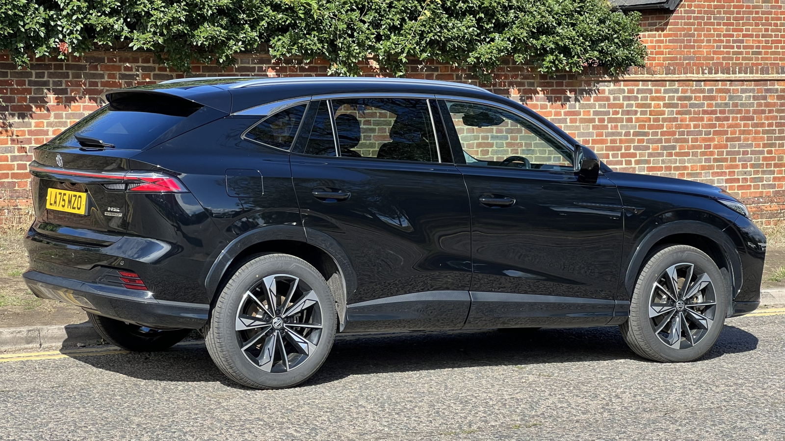 MG Motor UK HS