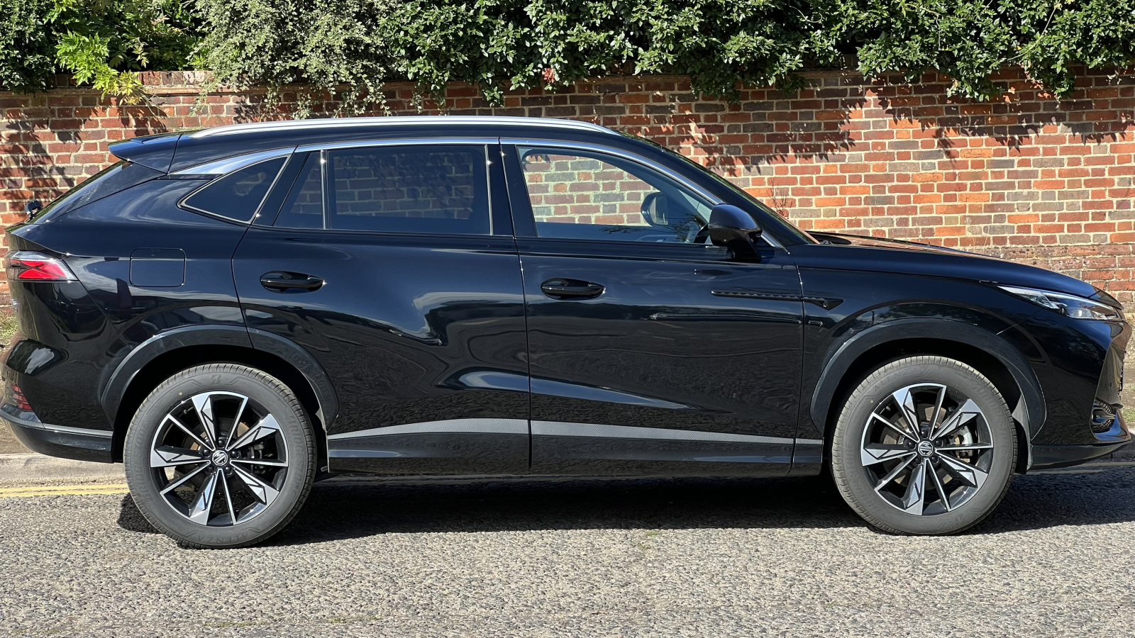MG Motor UK HS