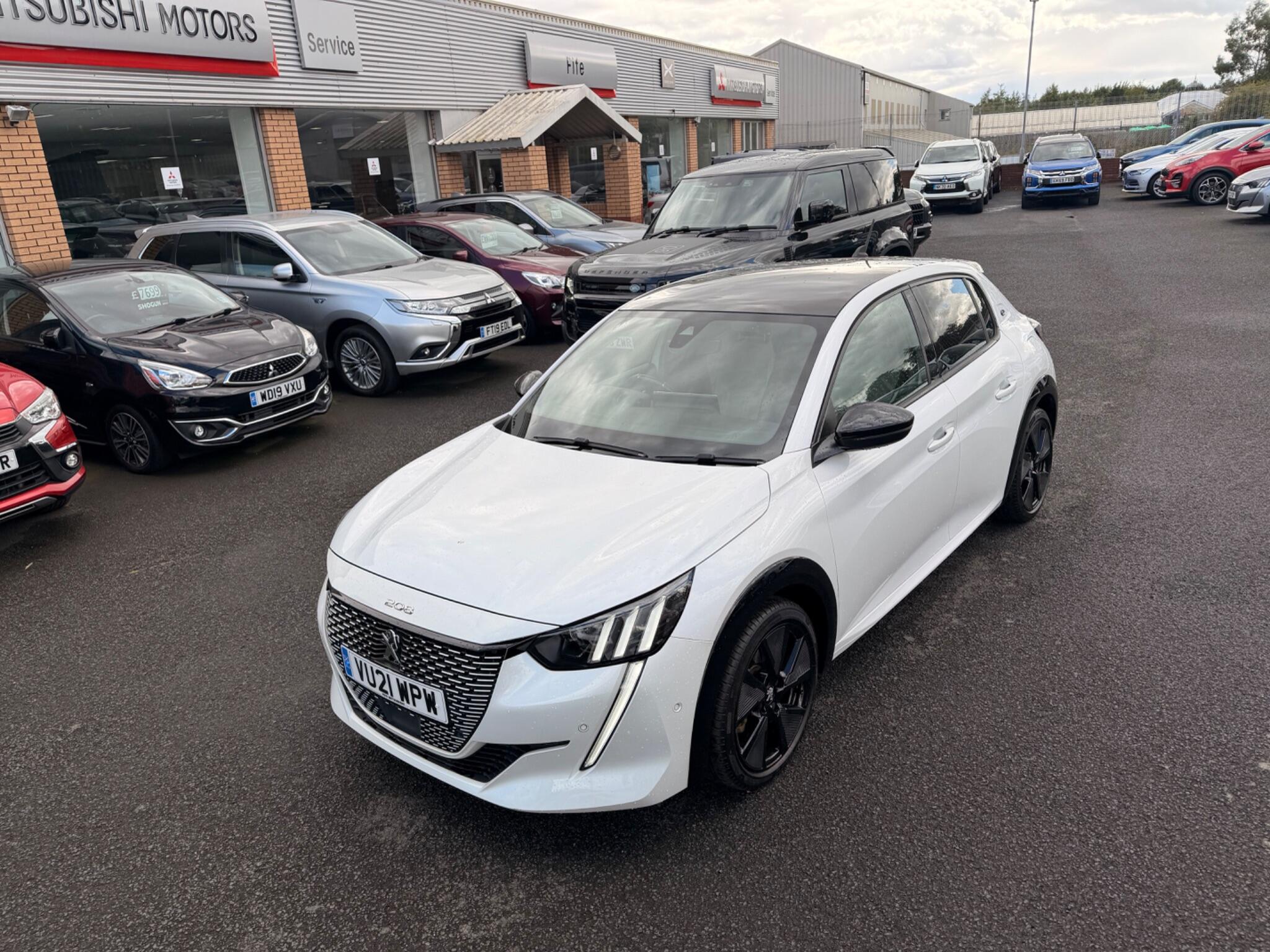 Peugeot e-208
