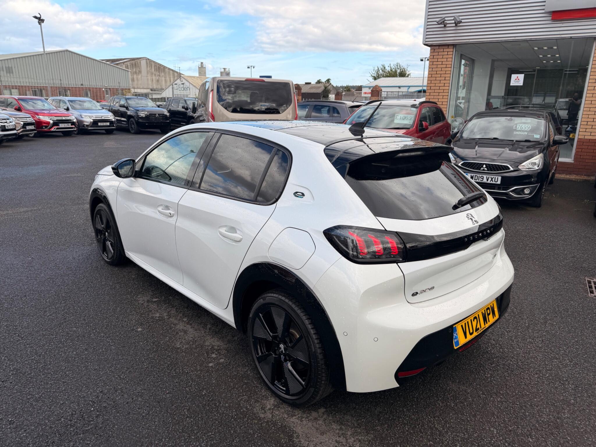 Peugeot e-208