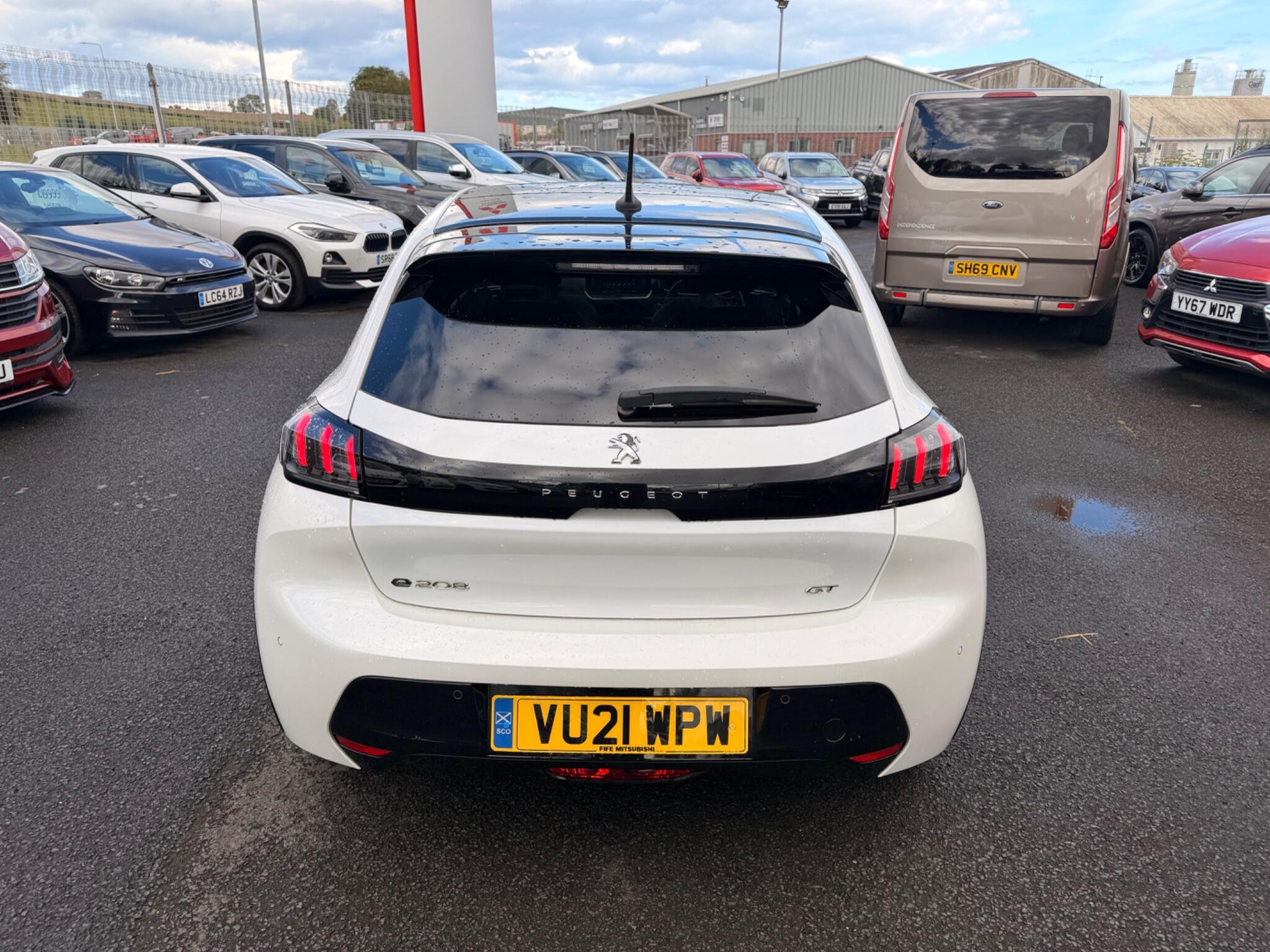 Peugeot e-208