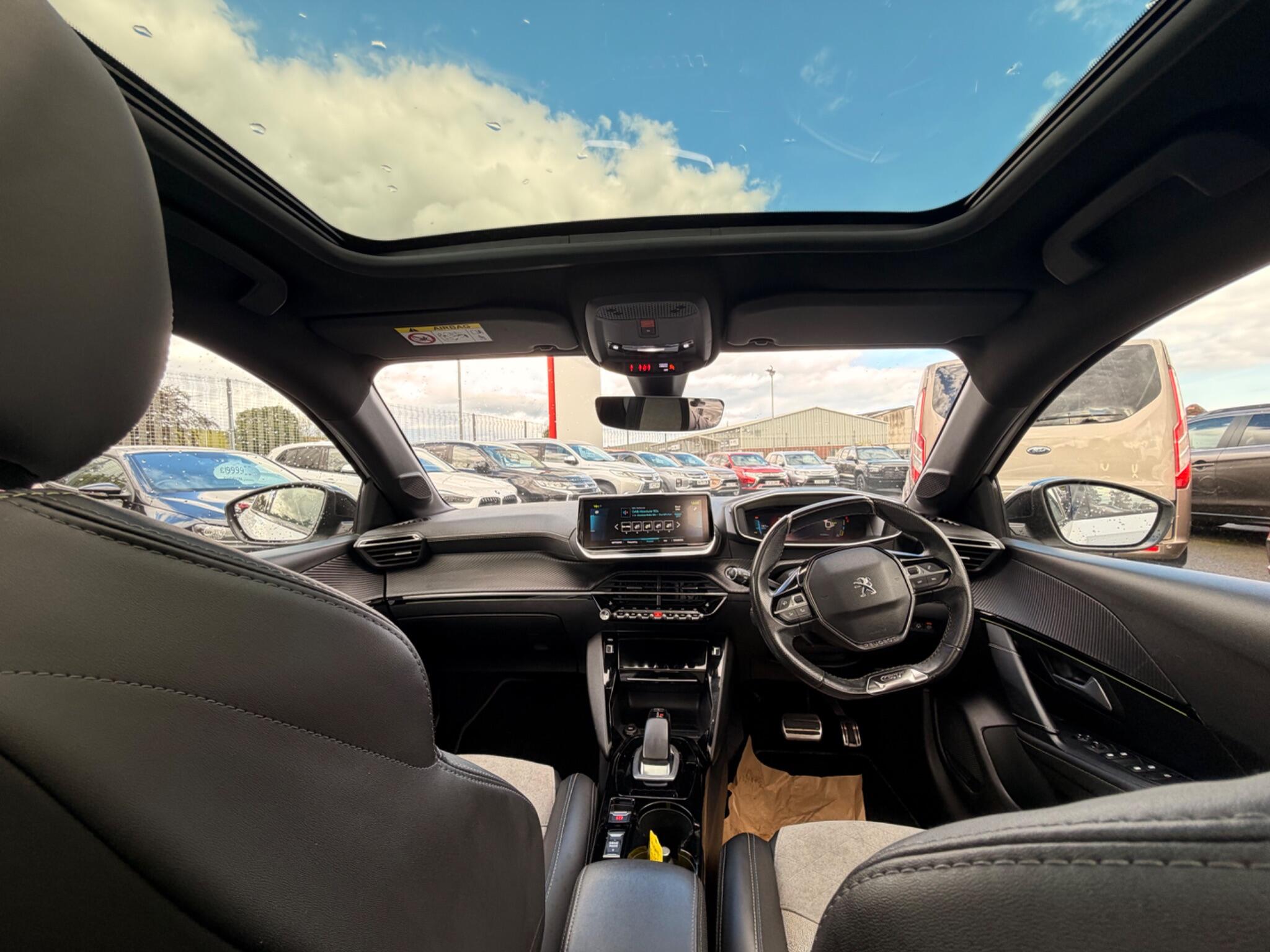 Peugeot e-208