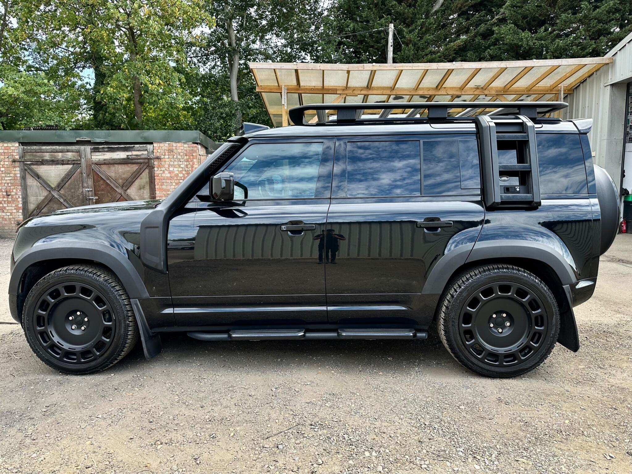Land Rover Defender 110