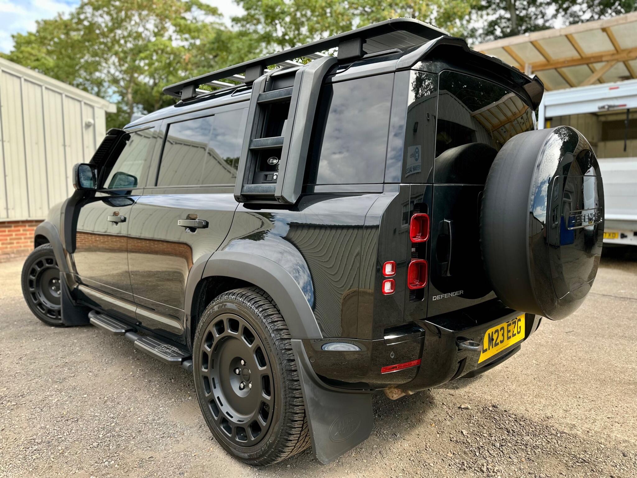 Land Rover Defender 110