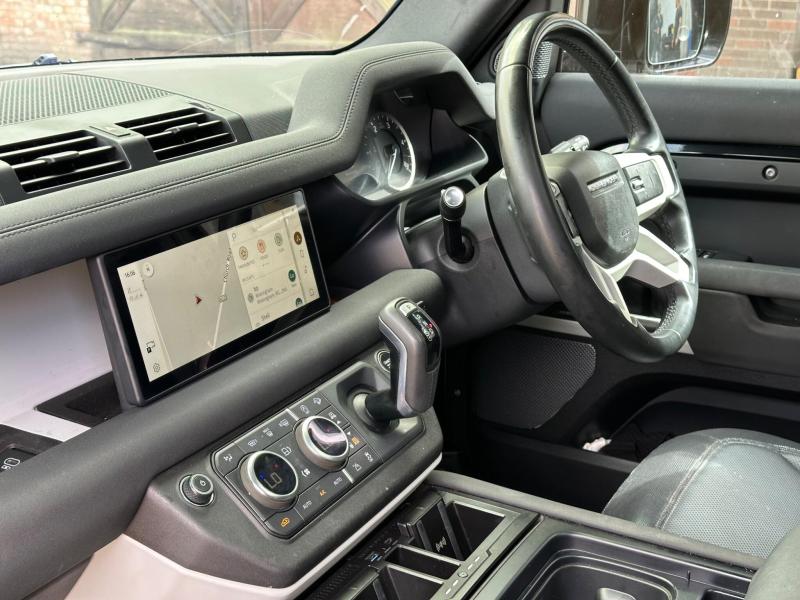 Land Rover Defender 110