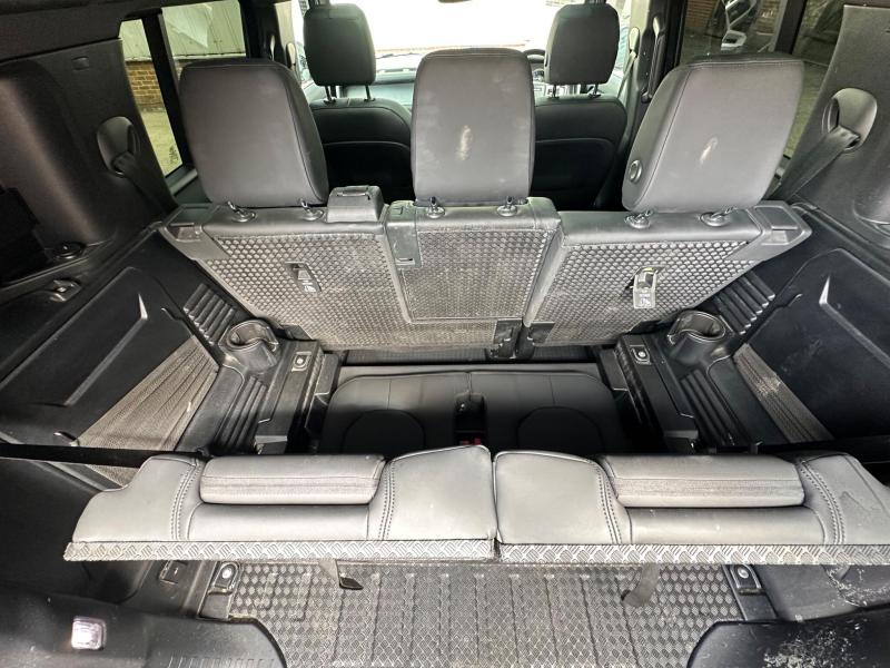 Land Rover Defender 110