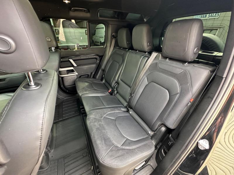 Land Rover Defender 110