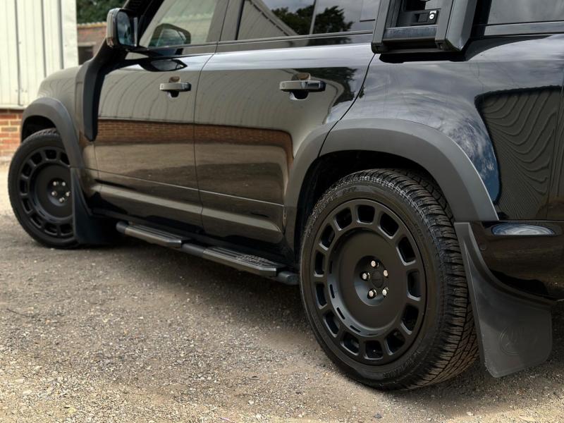 Land Rover Defender 110