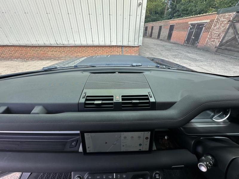 Land Rover Defender 110